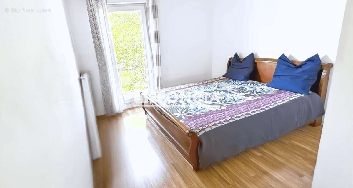 Comme une petite maison : 2 pièces avec 110 m² de jardin privatif, terrasse et 2 parkings boxable en sous-sol - photo 6