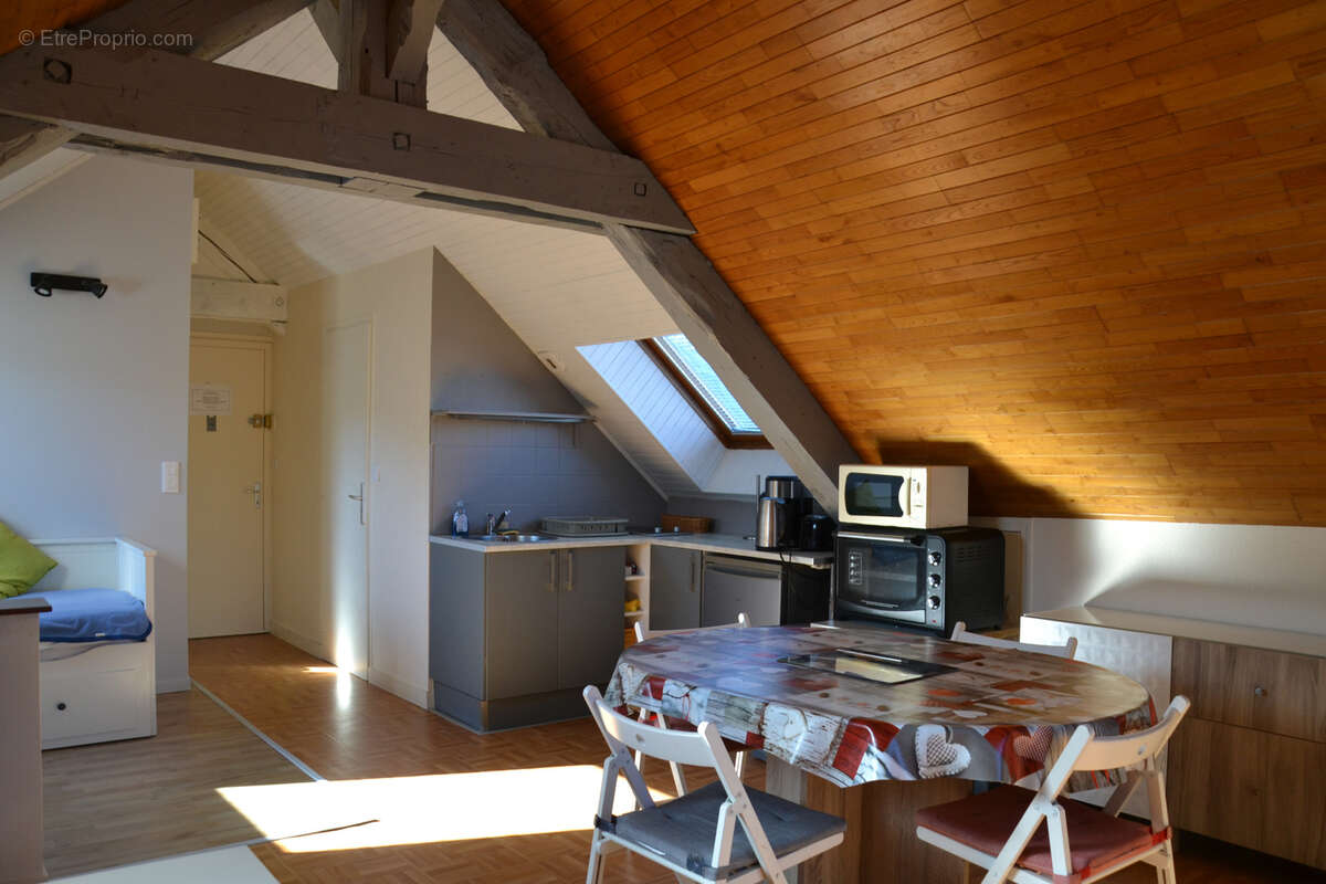 Agréable T2 de 45 m2 (30 m2 Carrez) avec de belles vues et bien situé en centre-ville - photo 2