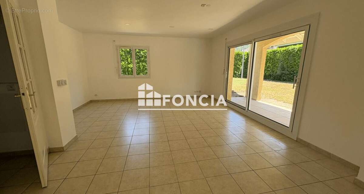 Étrembières – Villa mitoyenne 5 chambres avec jardin de 308 m², garage et abri voiture, à proximité de la douane de Veyrier - photo 7
