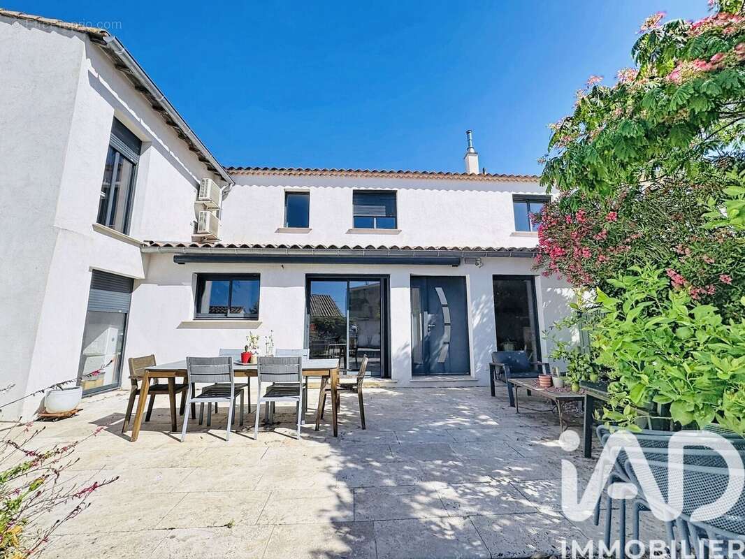 Maison 152 m² à Arles  - photo 4