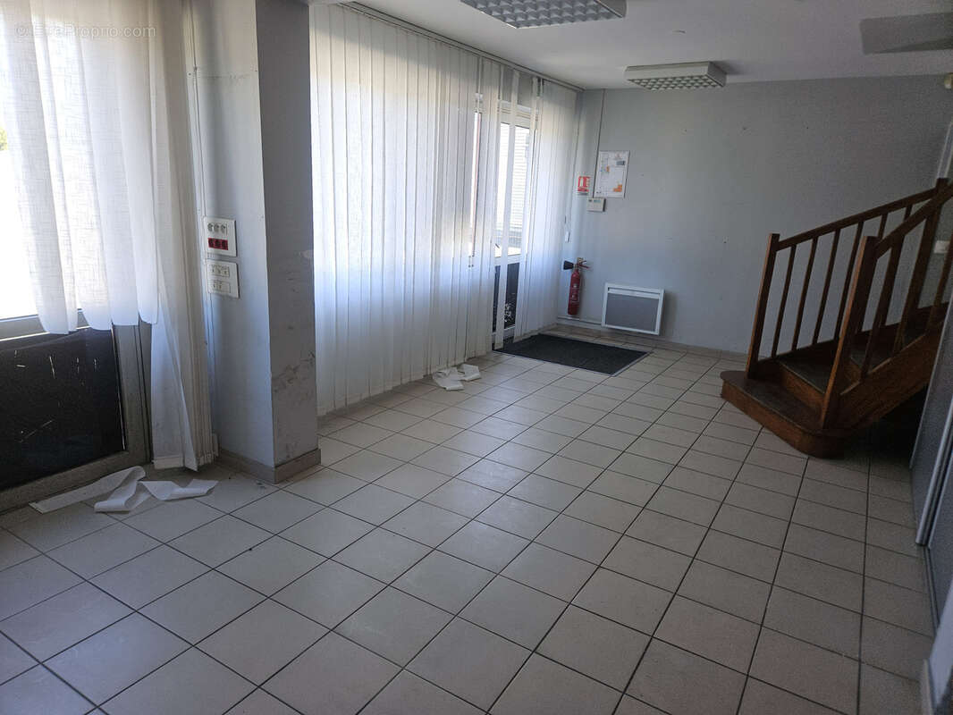 Local d activite - photo 4