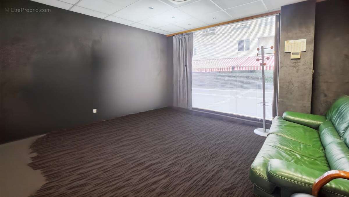 Dans un quartier réputé, un surface de bureaux à vendre en RDC de 234 m² avec un accès indépendant - photo 5
