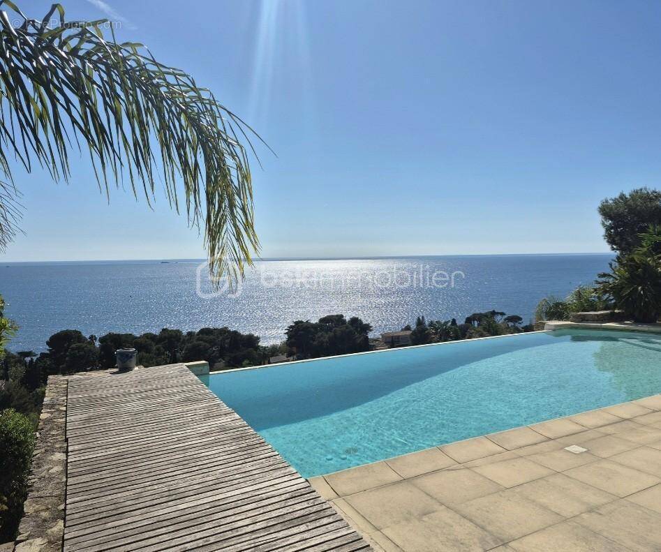 Maison à CARQUEIRANNE