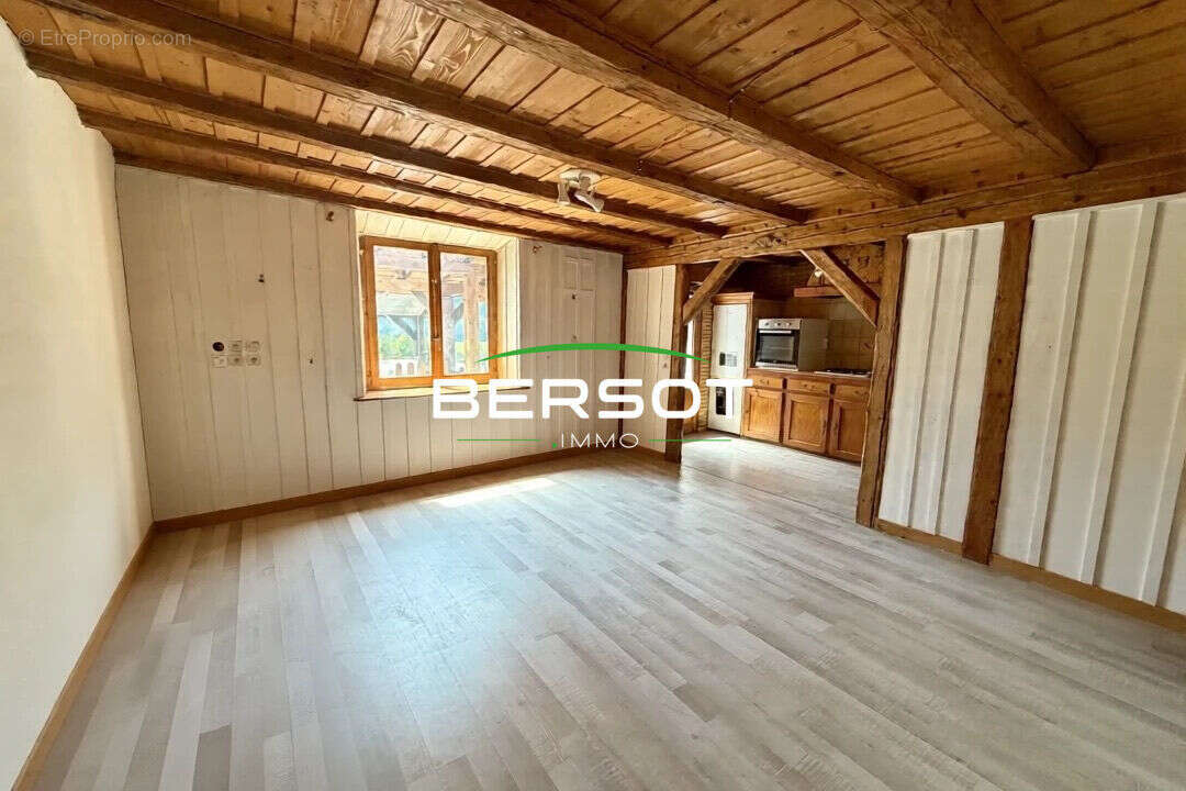 Appartement à LA CLUSE-ET-MIJOUX
