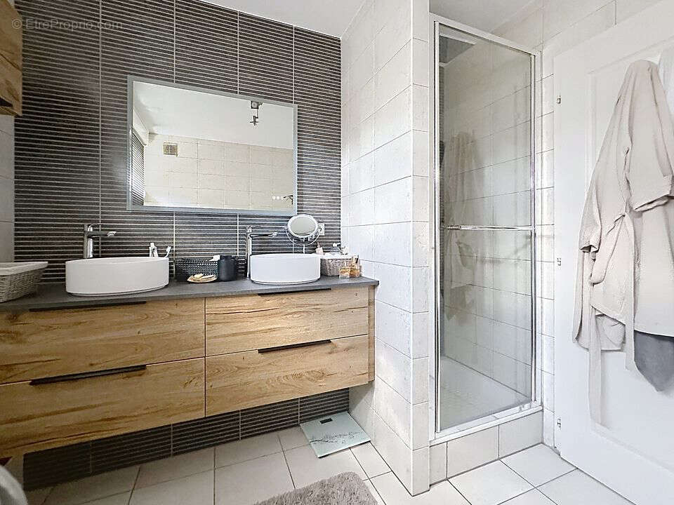 Maison mitoyenne 5 pièces 110 m² avec jardin - photo 6