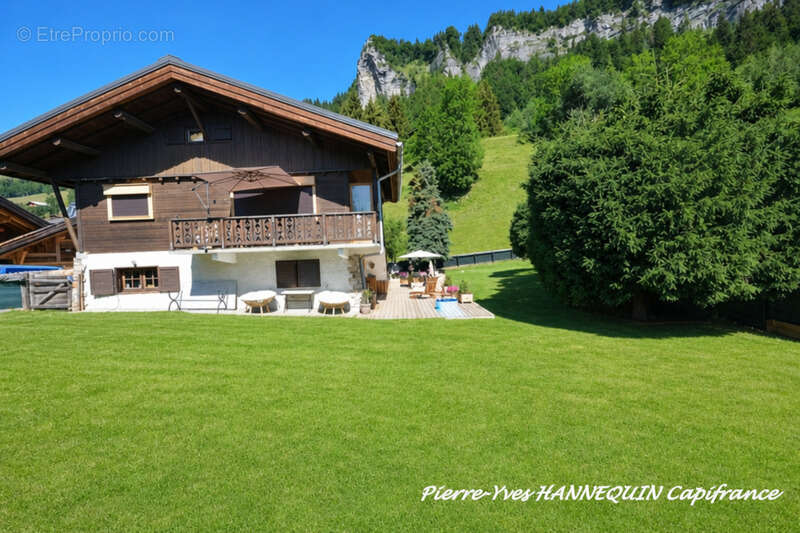 Chalet exceptionnel avec vue panoramique sur le Mont Blanc 157m2 au sol - photo 3