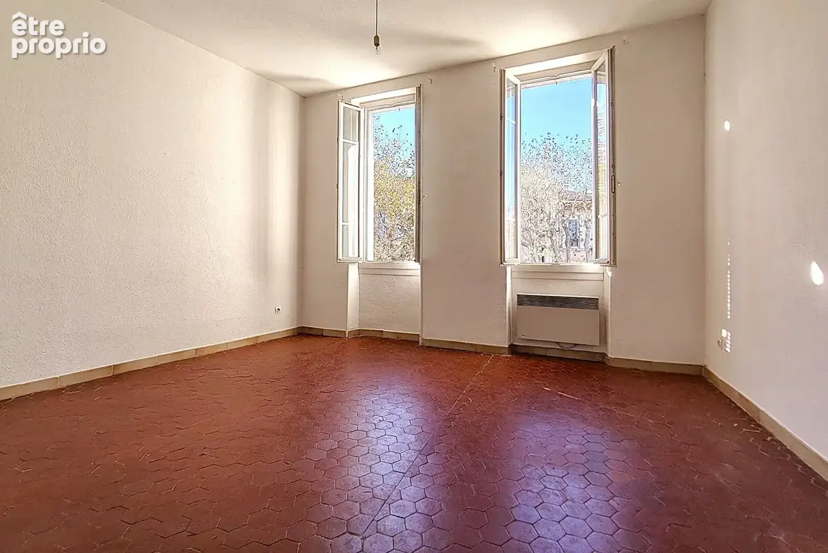 Trets  - 110 m2 - 3 lots - photo 2