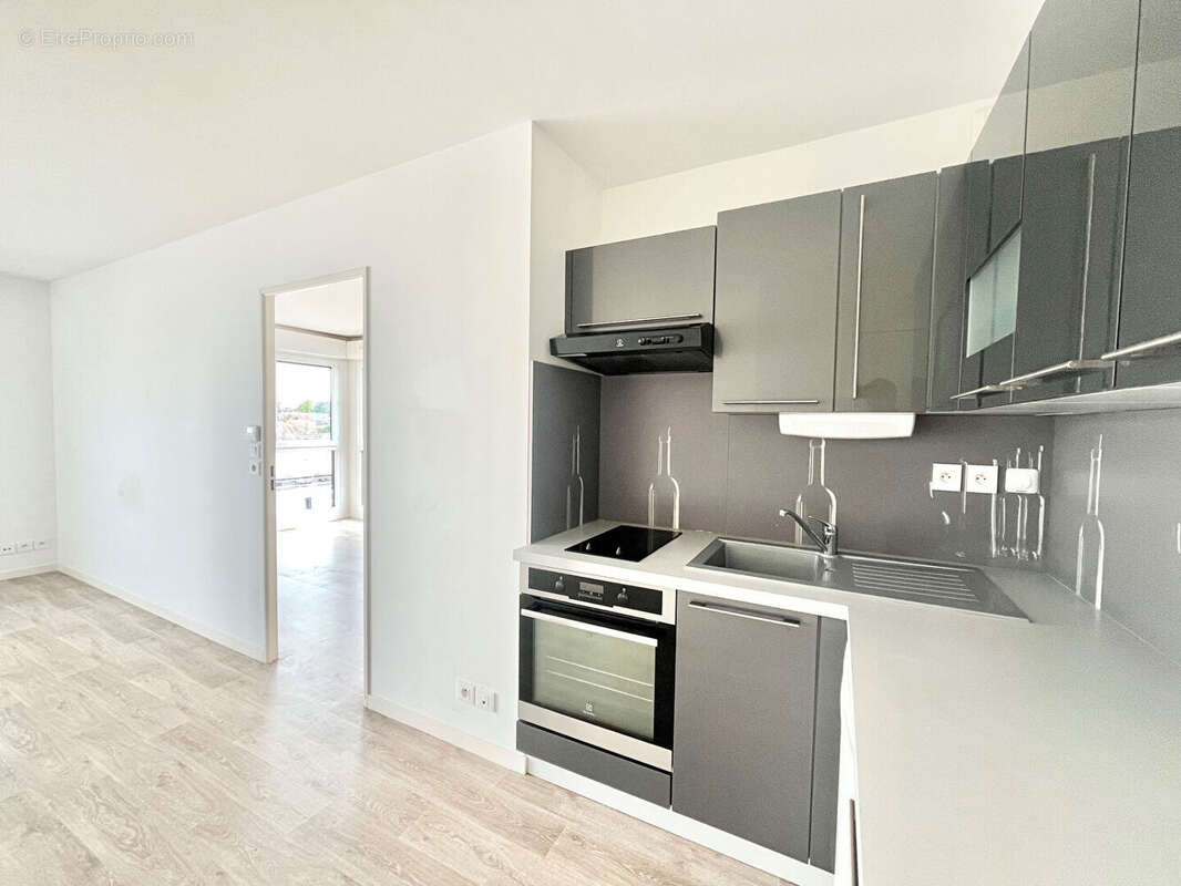 A VENDRE appartement Caen 2 pièce(s) 39.60 m2 - vendu libre - dernier étage - ascenseur - parking - vue dégagée - photo 5