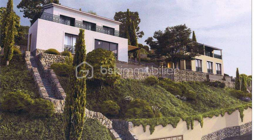 Terrain à PIERREFEU