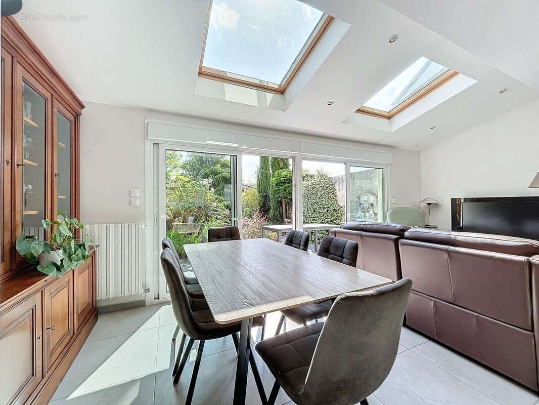 Maison à SAINT-MAUR-DES-FOSSES