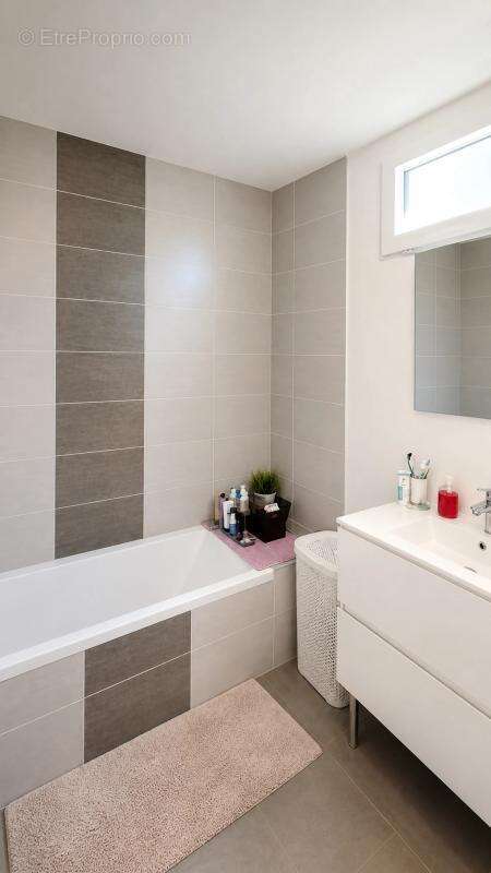 Appartement 3 pièces de 69 m² à Saint-Laurent-de-Mure - photo 8