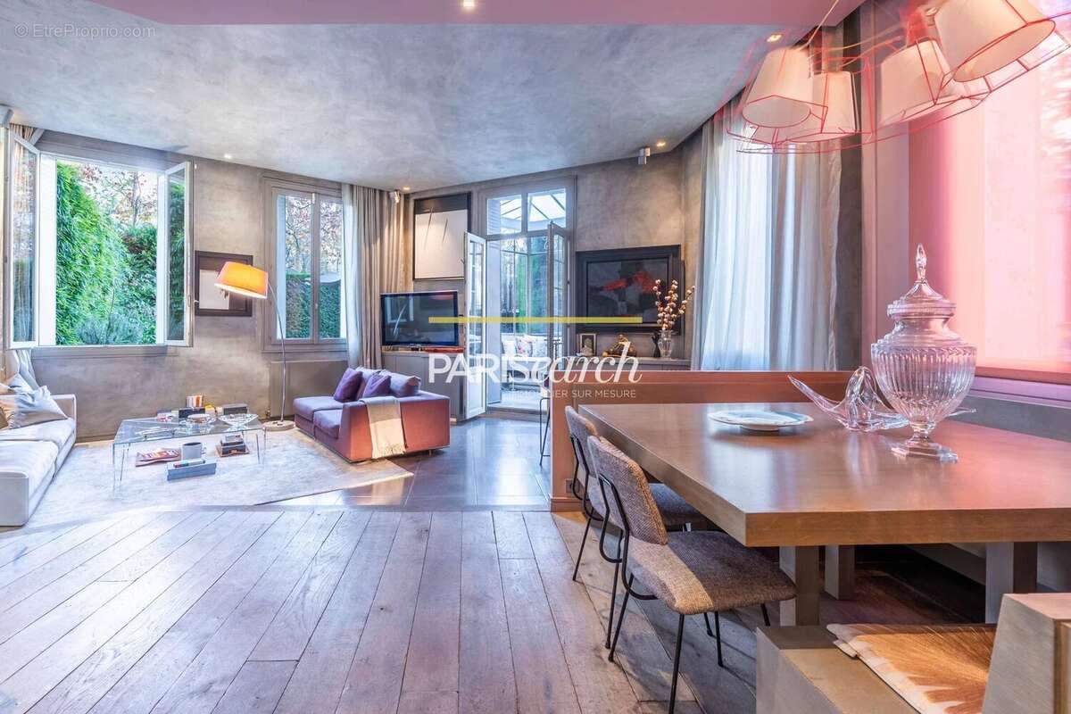 Appartement à PARIS-16E