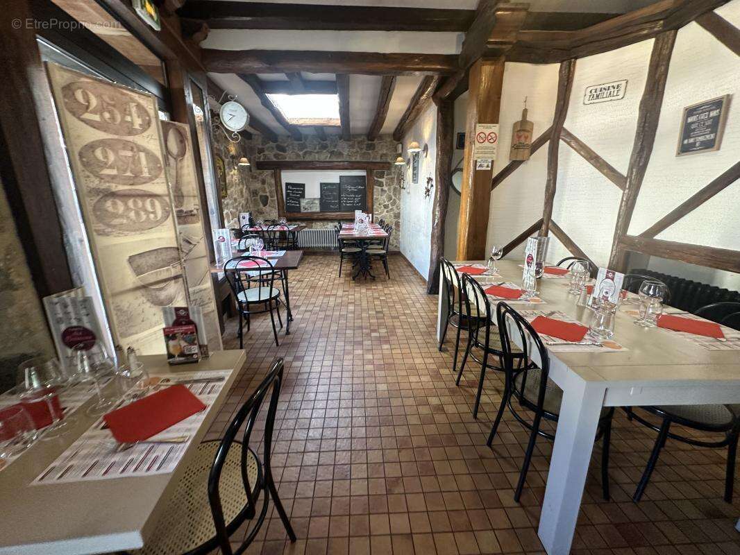 Commerce à MOUROUX
