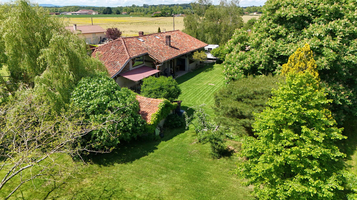 Maison à CHANOZ-CHATENAY