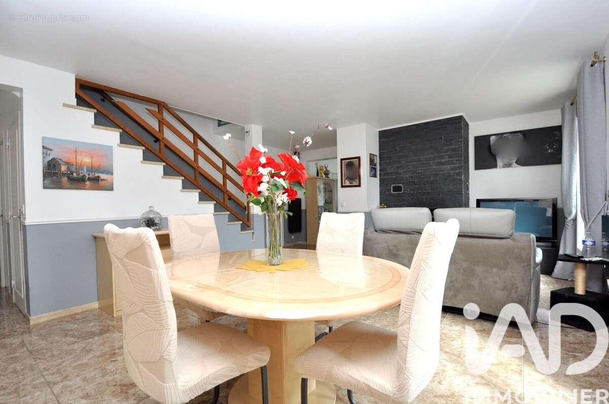 Photo 3 - Maison à SAINT-GERMAIN-LES-ARPAJON