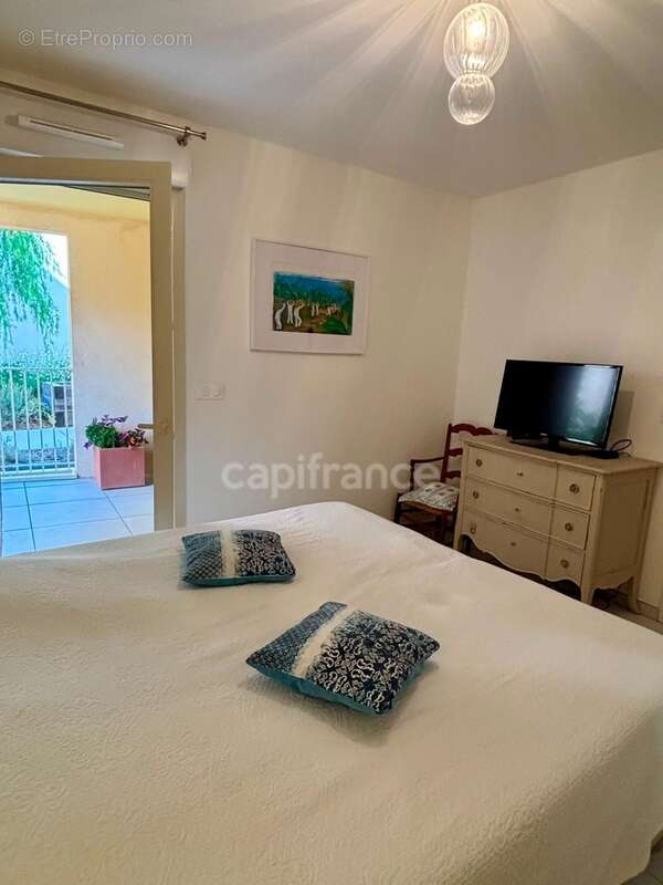 Appartement à vendre 4 pièces HYERES (83) - Plain pied - 2 parkings - 2 terrasses - photo 29