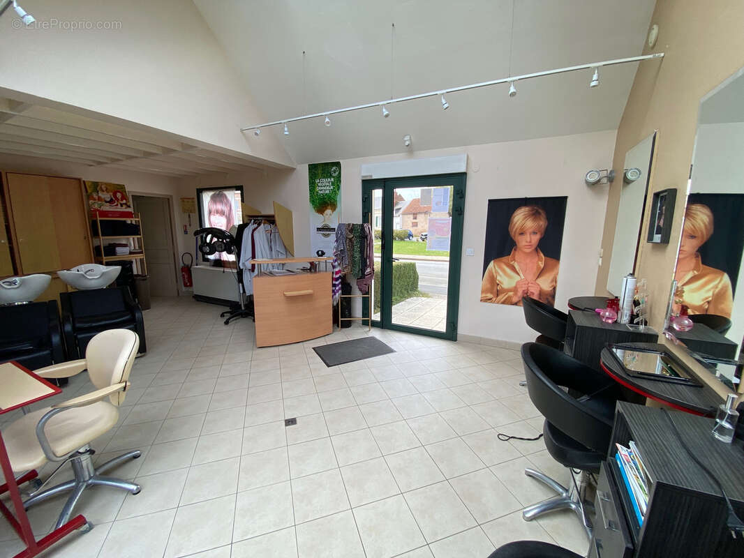 Salon de coiffure a vendre - cadre campagne + clientele fidele ! - photo 2