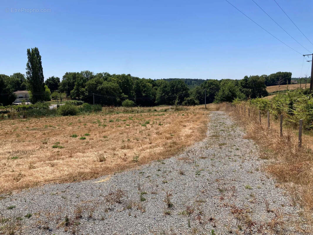 Terrain 2871 m² à Thiviers  - photo 4