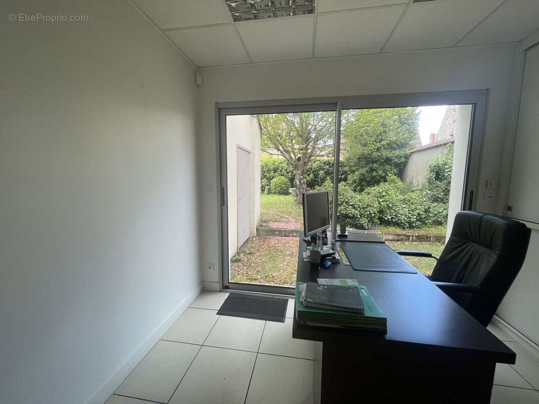 Vend Maison de caractère avec local commercial à LIGNIERES - photo 11