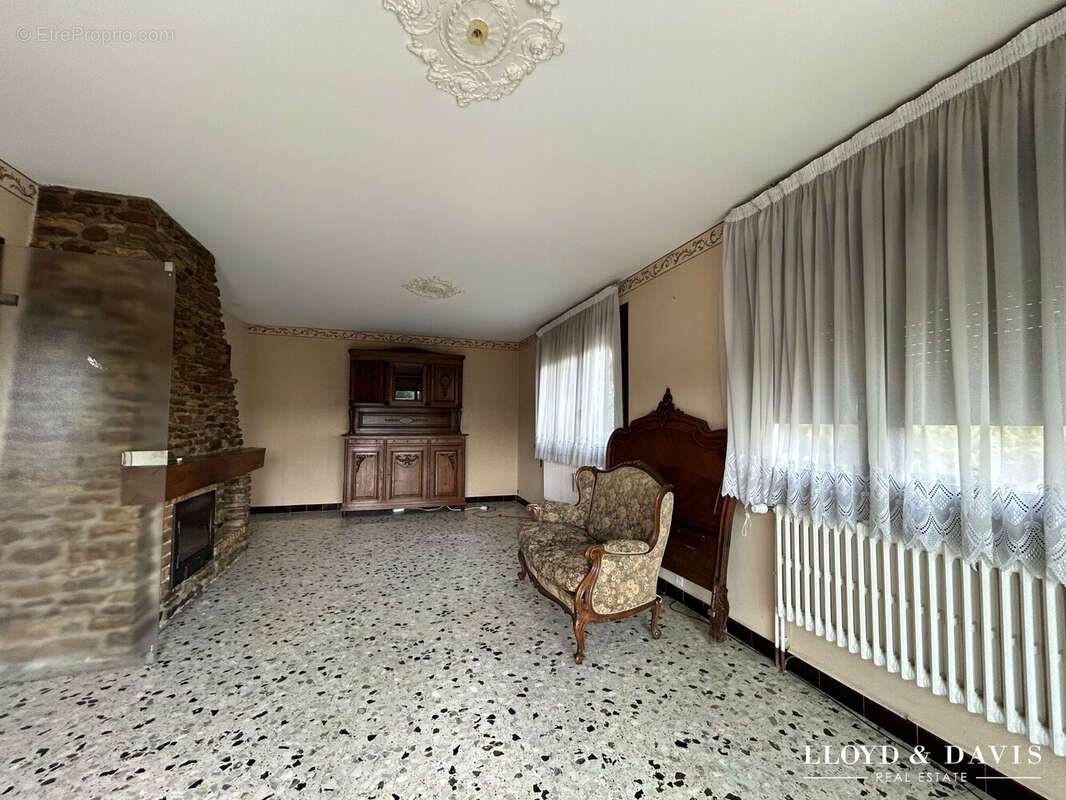 salon , salle à manger - Maison à VAILLY-SUR-AISNE