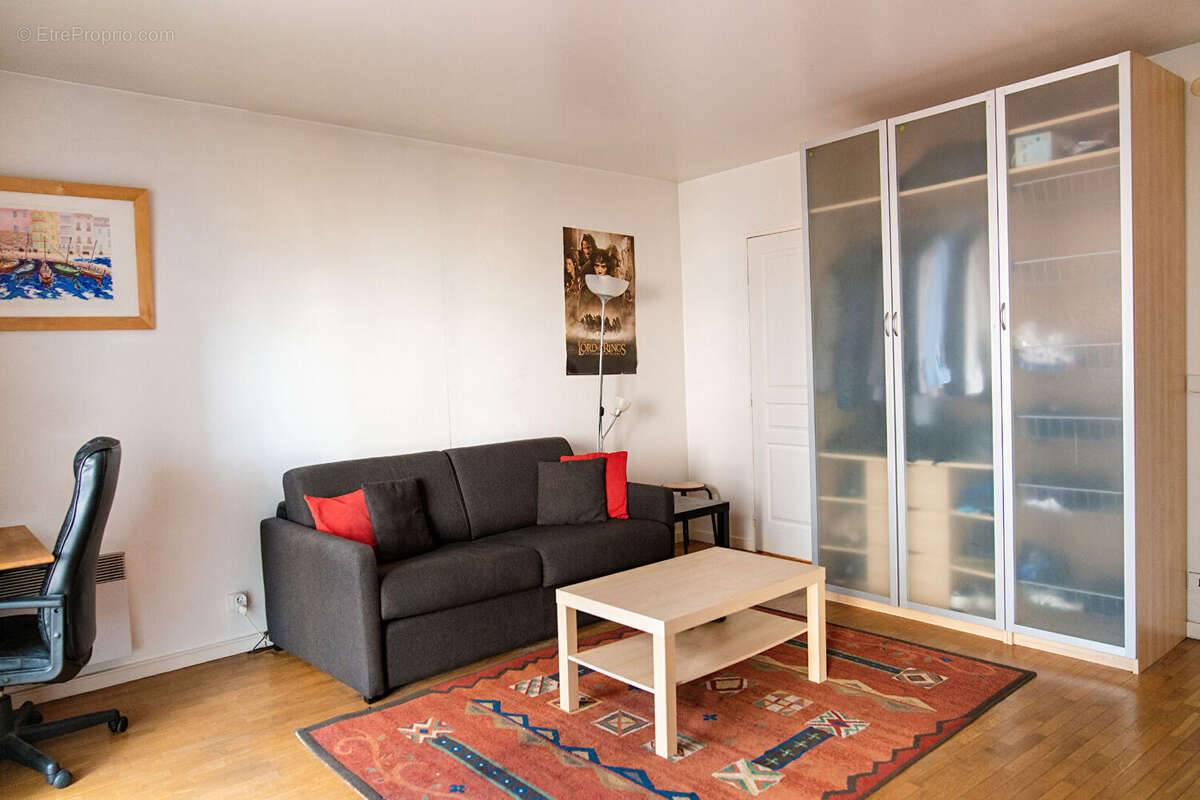 **Studio 29,6 m² avec parking et cave à 4 min à pied du métro Mairie d'Issy** - photo 3