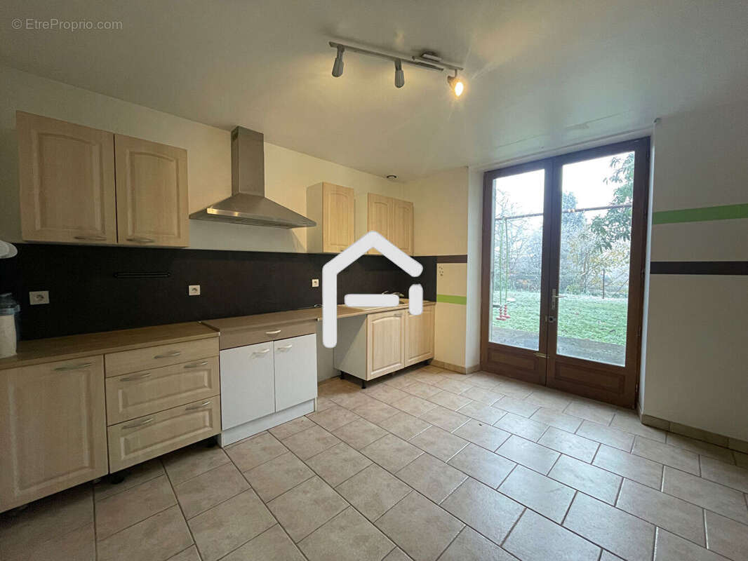 Maison à LIGNY-LE-CHATEL