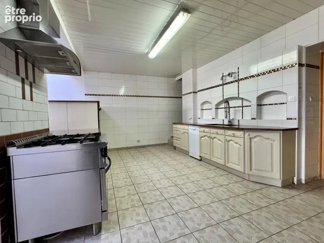 Maison de caractère – 6 pièces – 330 m² - photo 10