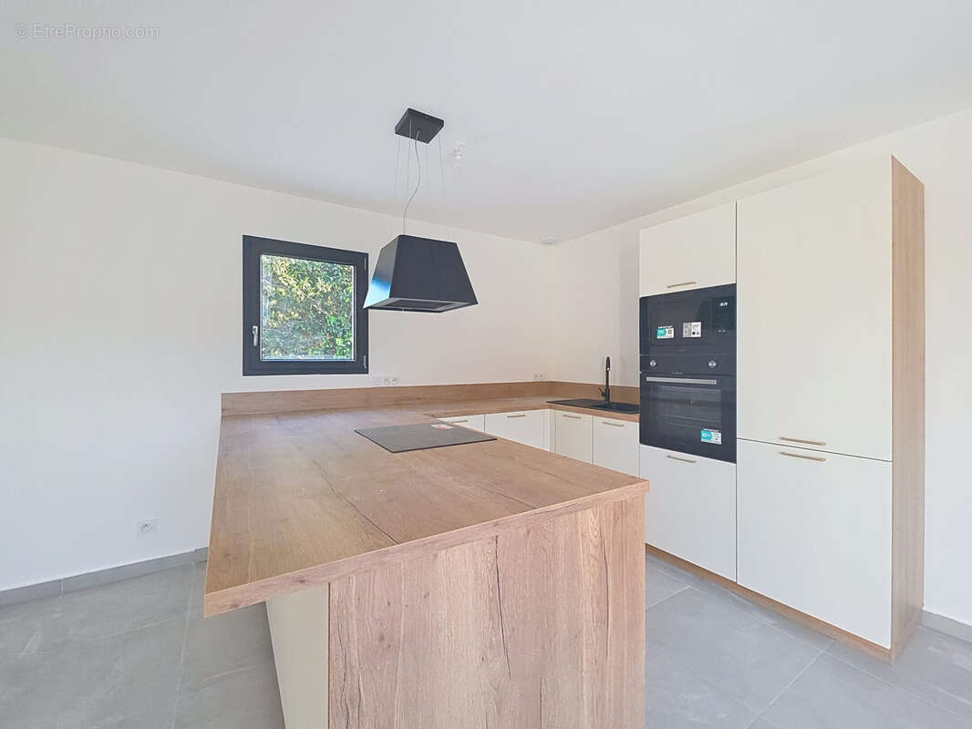 L’agence Négoce Habitat vous propose à la vente cette villa situé sur la commune de LUNEL Quartier La Magnaner - photo 6