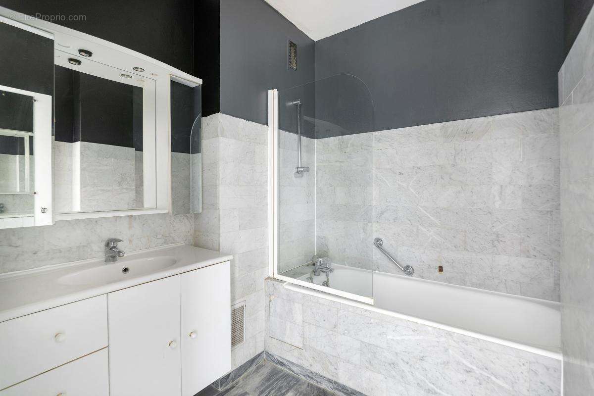 Appartement à PARIS-8E