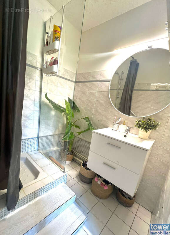 Appartement à SAULX-LES-CHARTREUX