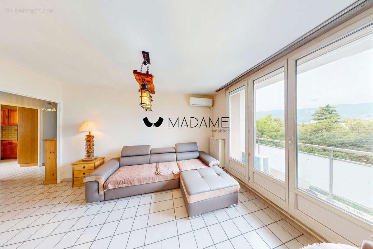 Appartement à SAINT-MARTIN-D'HERES