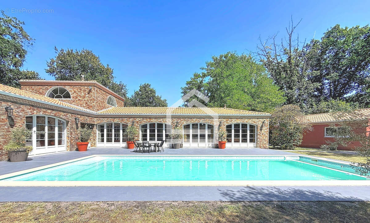 Élégante maison avec dépendance, parc paysager, piscine et au calme - photo 12