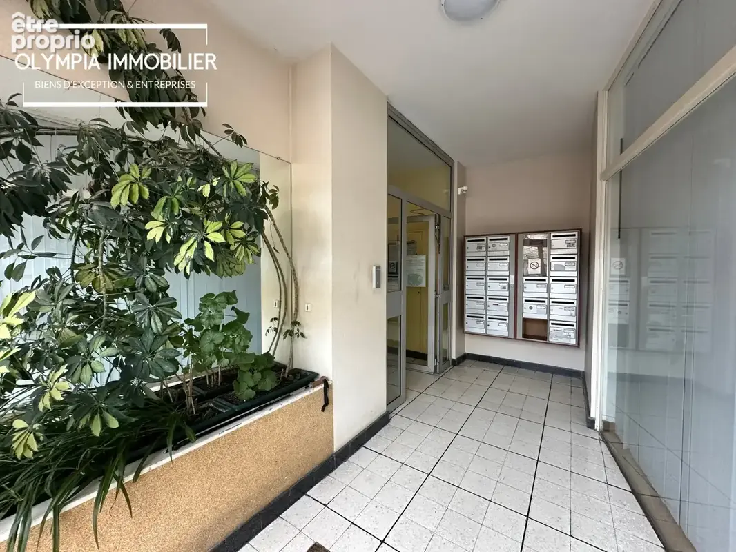 Appartement T3 - 80 m2 - Reims Centre - Vue Dégagée - Et. 8 - photo 12
