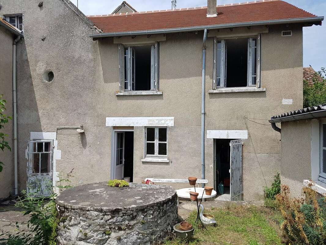 Grande maison de village à vendre, region Montmorillon 86 - photo 2