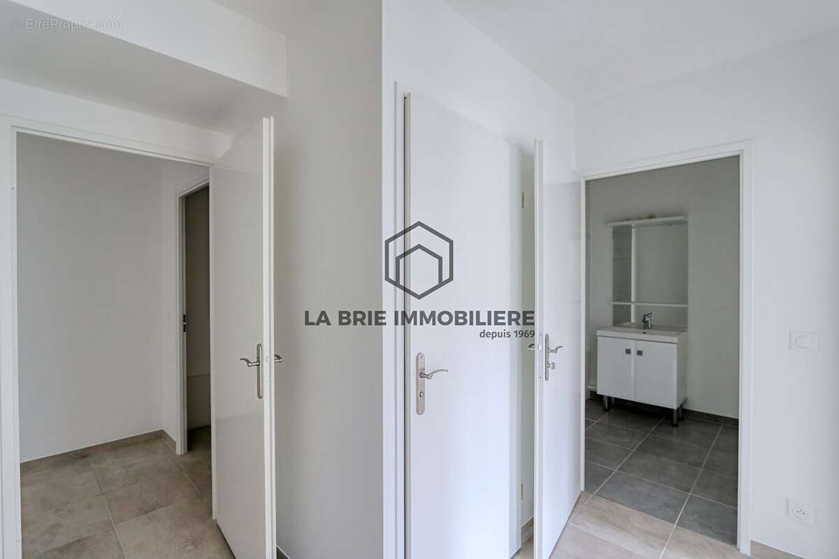 Appartement 73 m² à Emerainville  - photo 9