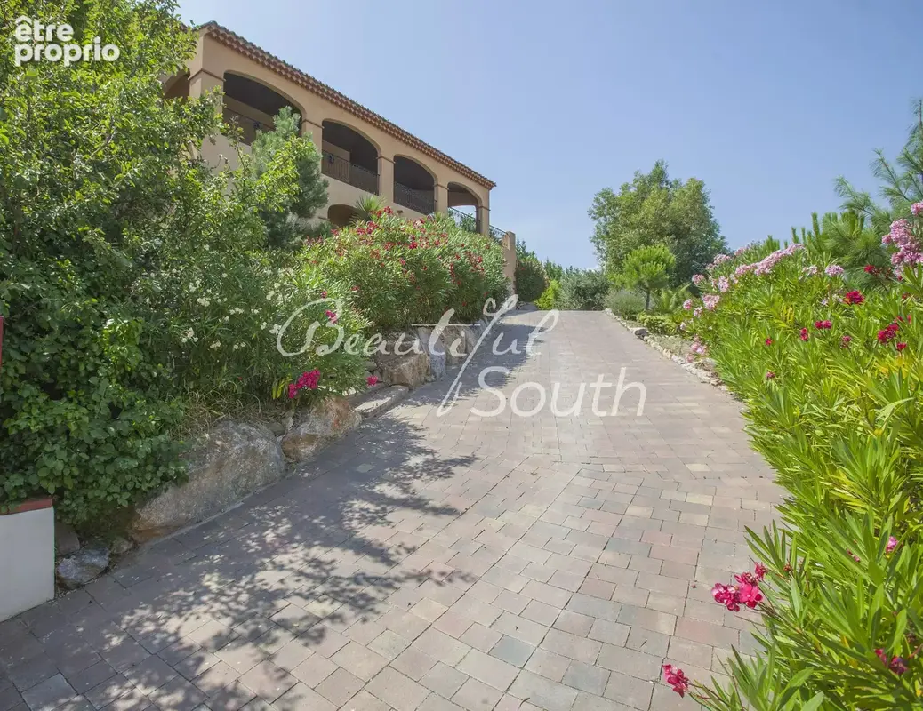 Villa d’exception aux vues panoramiques, jardin et piscine – prades - photo 18
