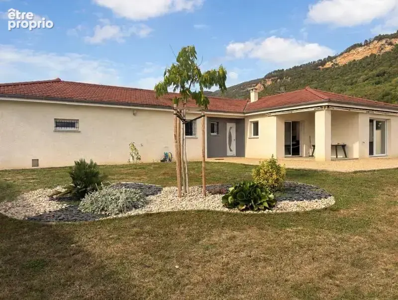 Photo Maison à Villebois au prix de 349 000€