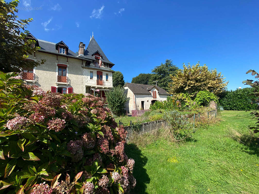 Maison 260 m² à Nay  - photo 2