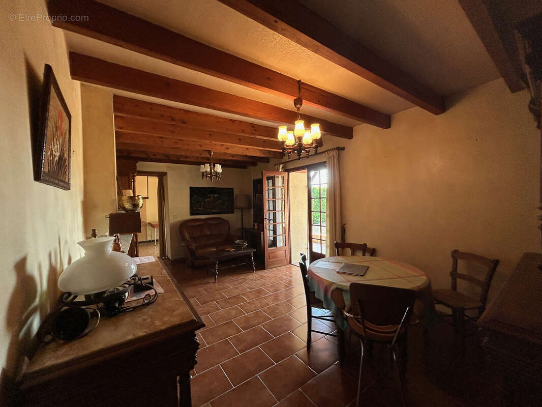 Maison, 3 chambres, 2000 m2 de terrain, garage. - photo 4