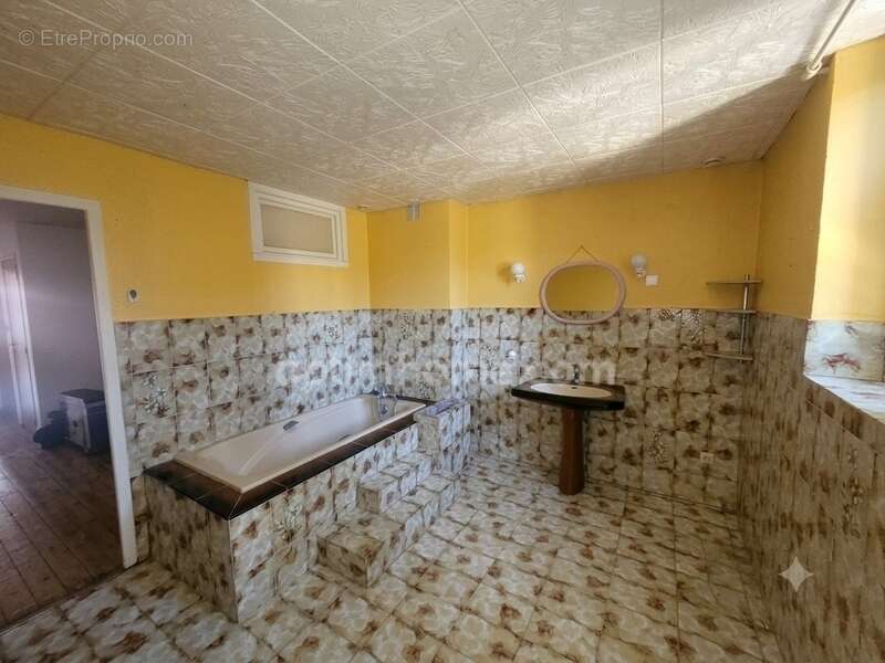 Maison à vendre 3 chambres et jardin à ROMAGNE SOUS MONTFAUCON (55) - photo 12