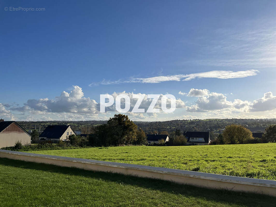 Maison à CONDE-SUR-VIRE