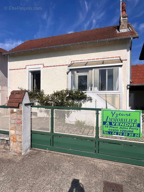 Maison à YZEURE