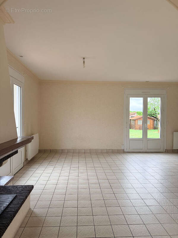 Maison à MONTAIGU