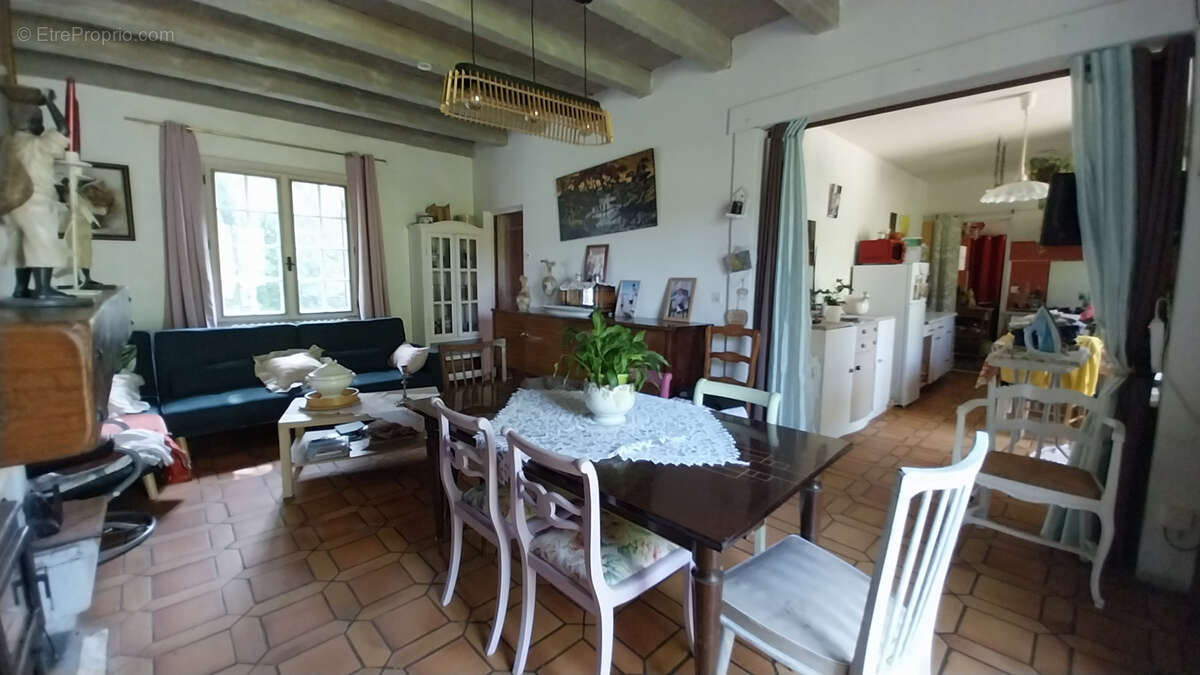 SOUS-OFFRE ! Maison de 2 chambres sur 8000m2 de terrain au calme et sans vis à vis dans le Périgord Vert. - photo 2