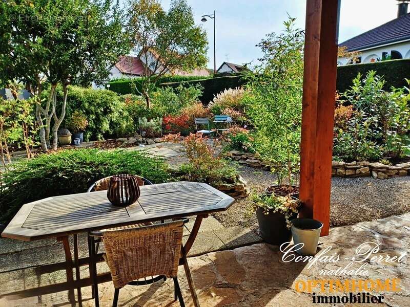 Maison à MISEREY-SALINES