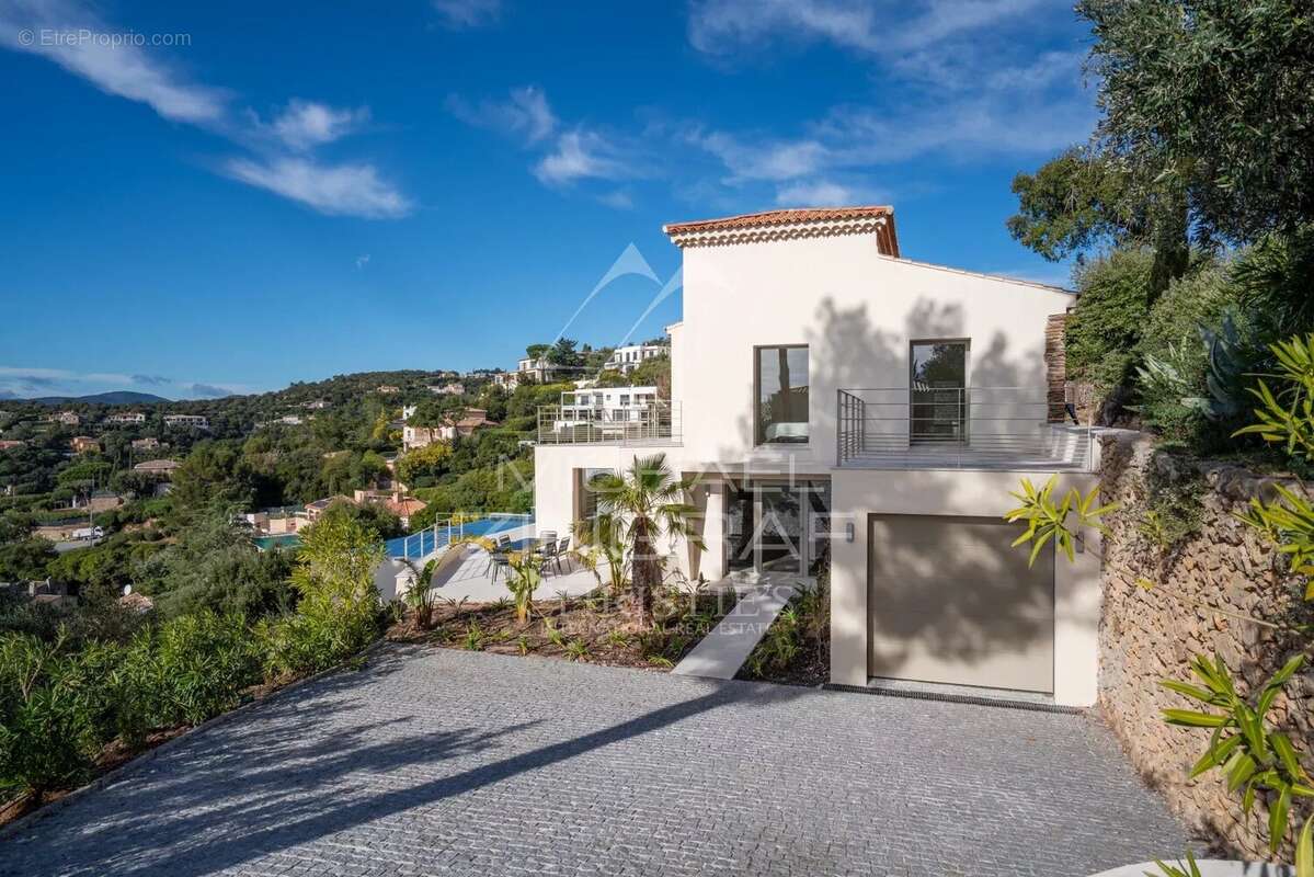 Maison à ROQUEBRUNE-SUR-ARGENS