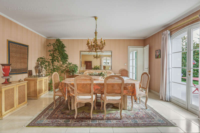 Maison à PREVESSIN-MOENS