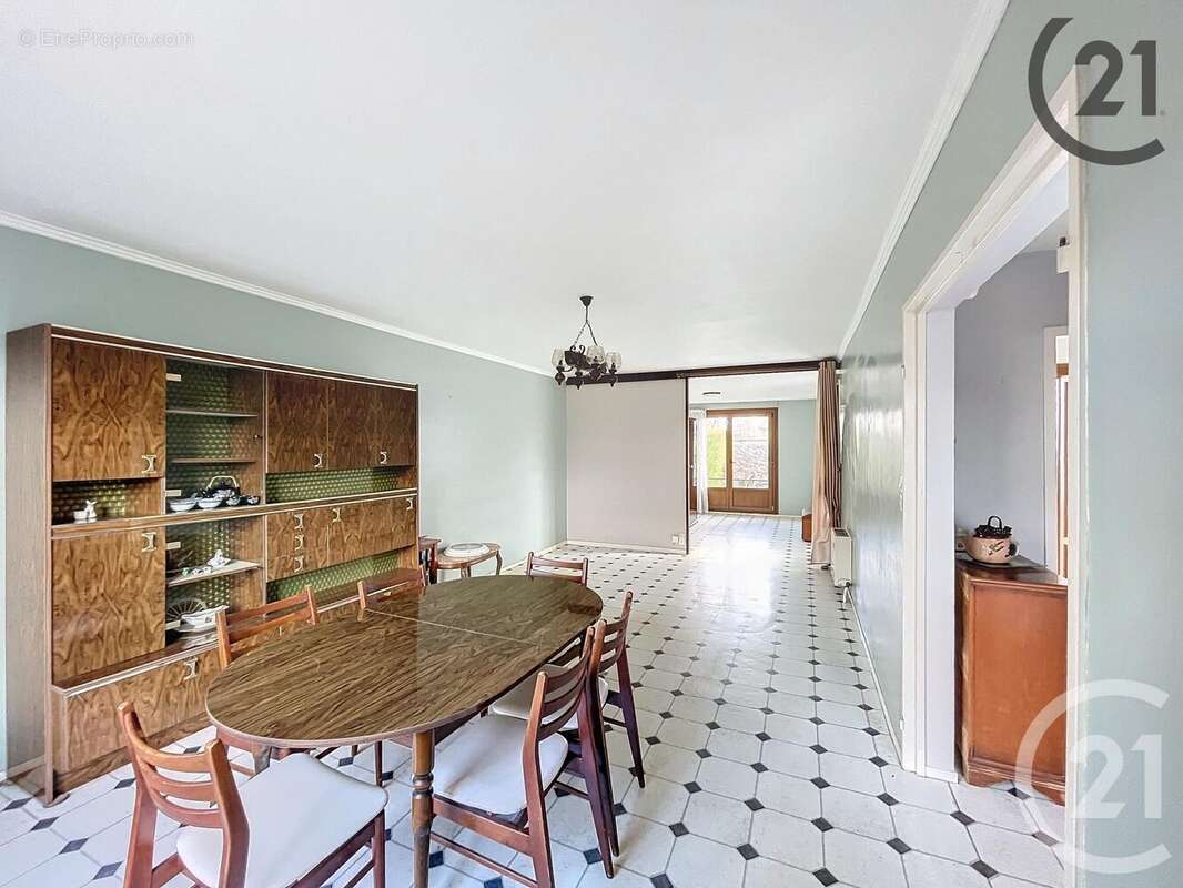 Maison à LA CHAPELLE-SAINT-LUC