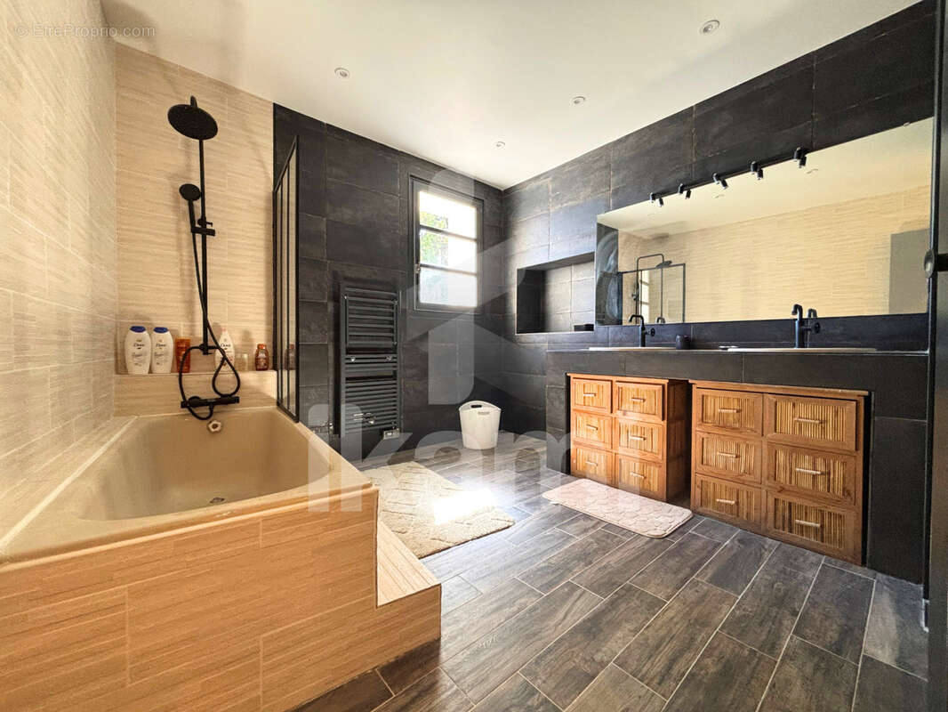 Maison à CHANOS-CURSON