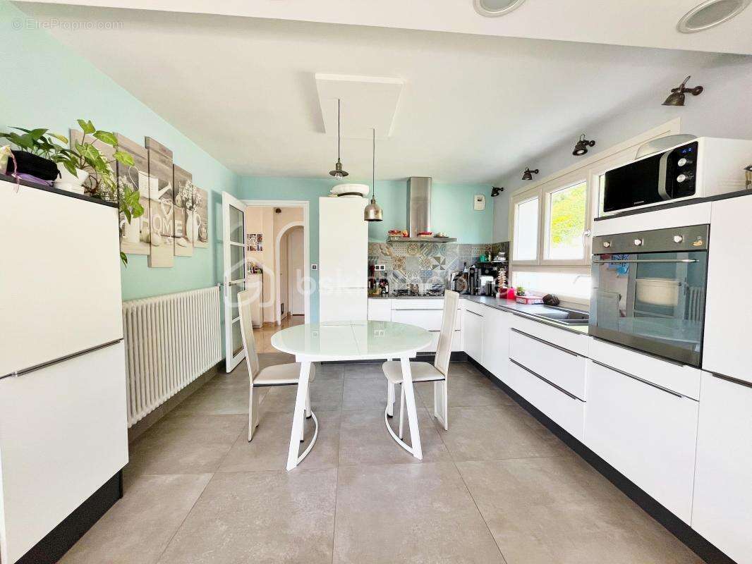 Maison familiale de 174 m² avec vue et environnement privilégié - photo 9
